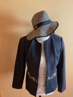 Foldable Black & White Woven Sun Hat with Wide Brim